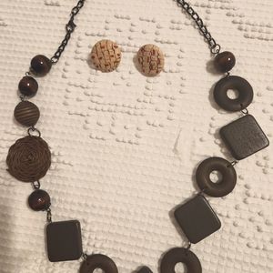 Necklace & earring set